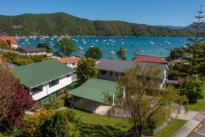 Windows on Waikawa- Uninterrupted Ocean Views Abode No1